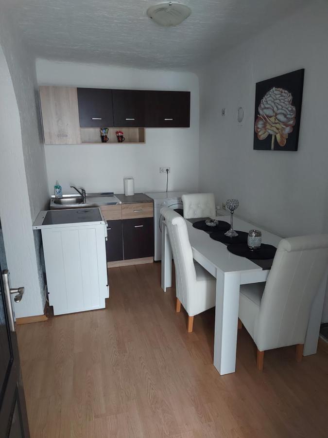 Kuca Na Dan Apartment Sid Luaran gambar