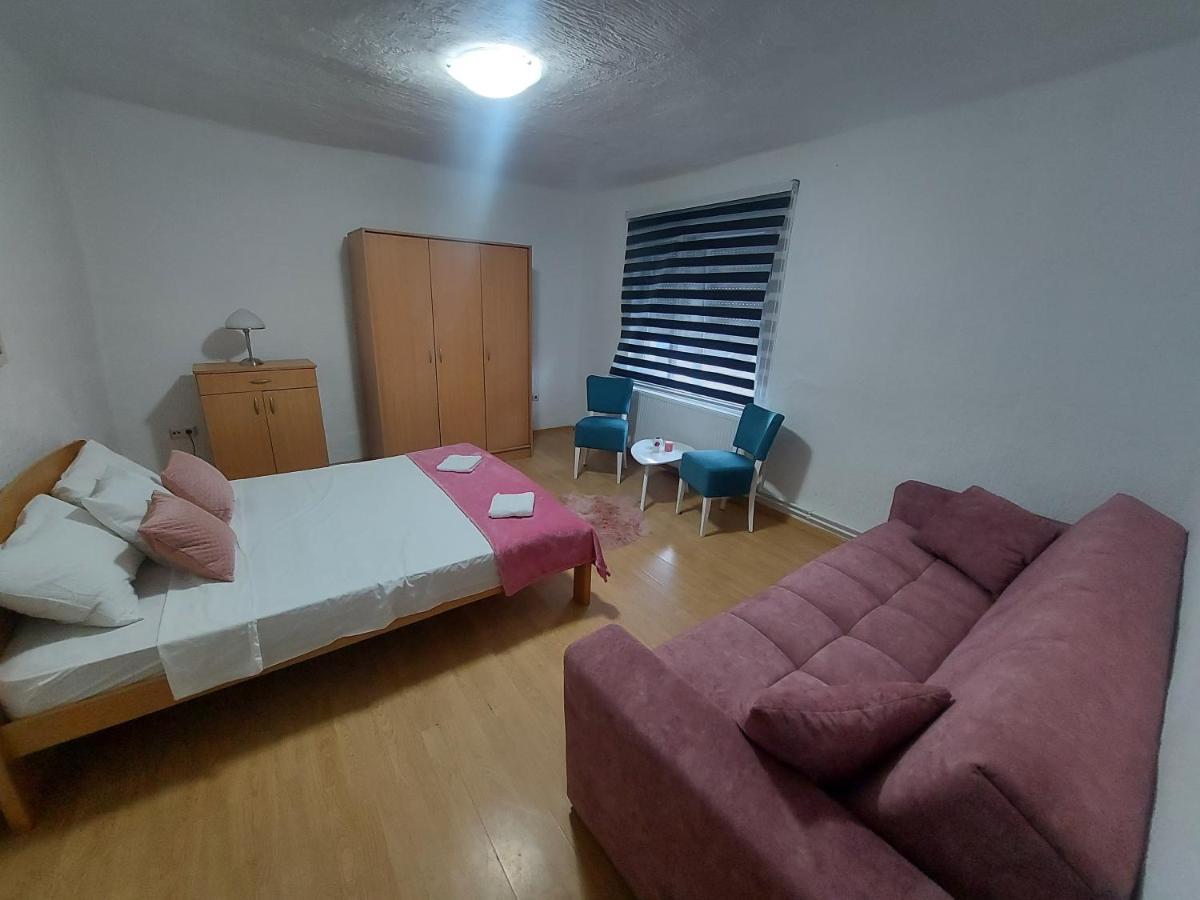 Kuca Na Dan Apartment Sid Luaran gambar