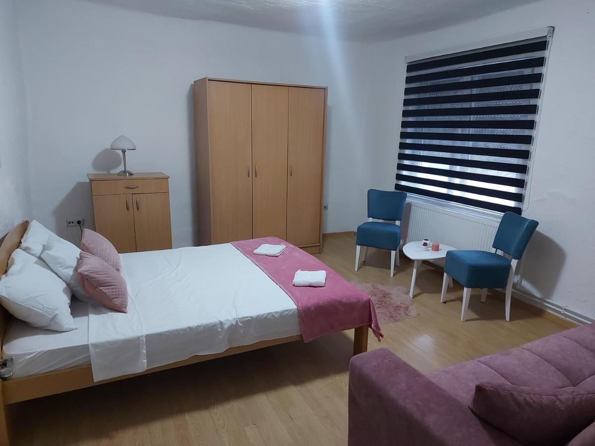 Kuca Na Dan Apartment Sid Luaran gambar