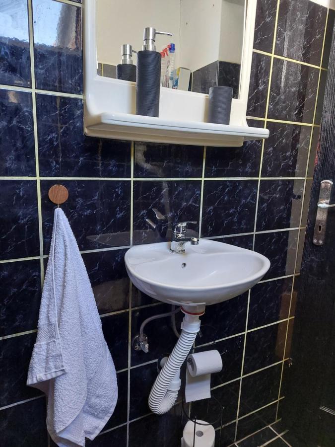 Kuca Na Dan Apartment Sid Luaran gambar