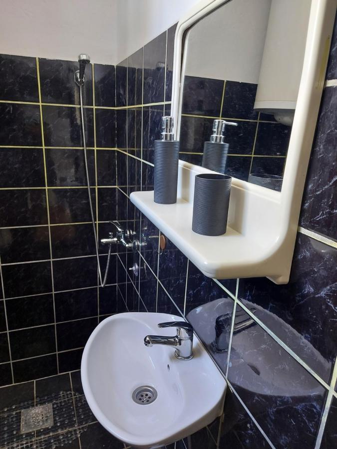 Kuca Na Dan Apartment Sid Luaran gambar